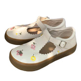 Sandalias con bordados de estética cottagecore